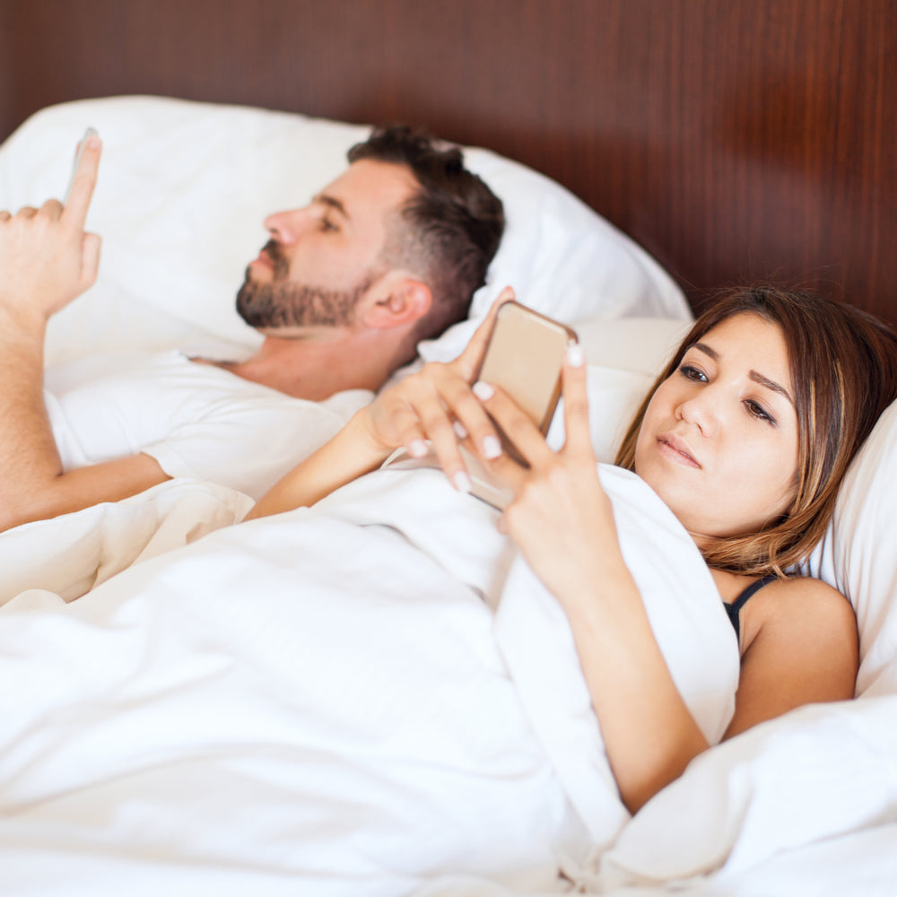 Disconnect to Reconnect: Why Couples in 2023 Need to Put Down the Screens and Pick Up the Cards!