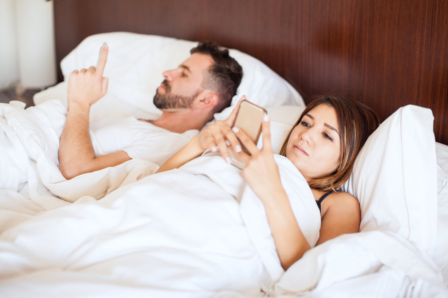Disconnect to Reconnect: Why Couples in 2023 Need to Put Down the Screens and Pick Up the Cards!